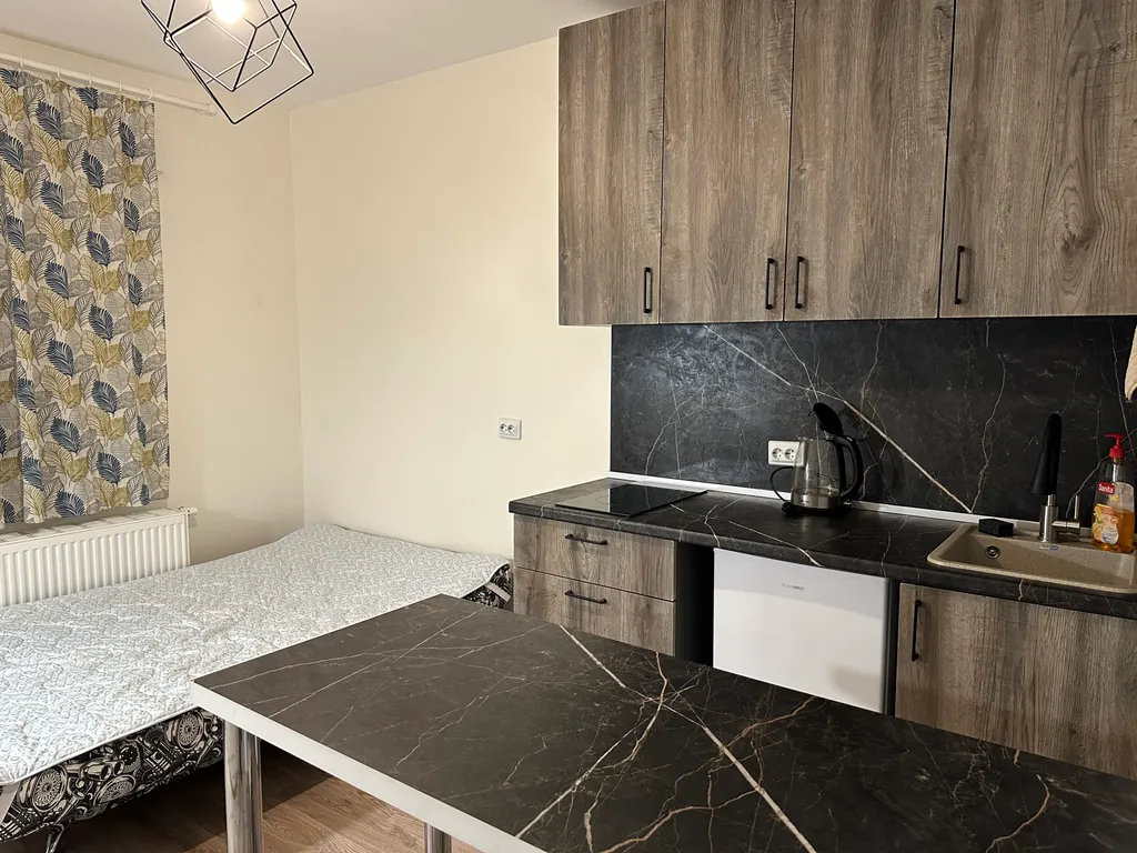 Небольшая солнечная студия