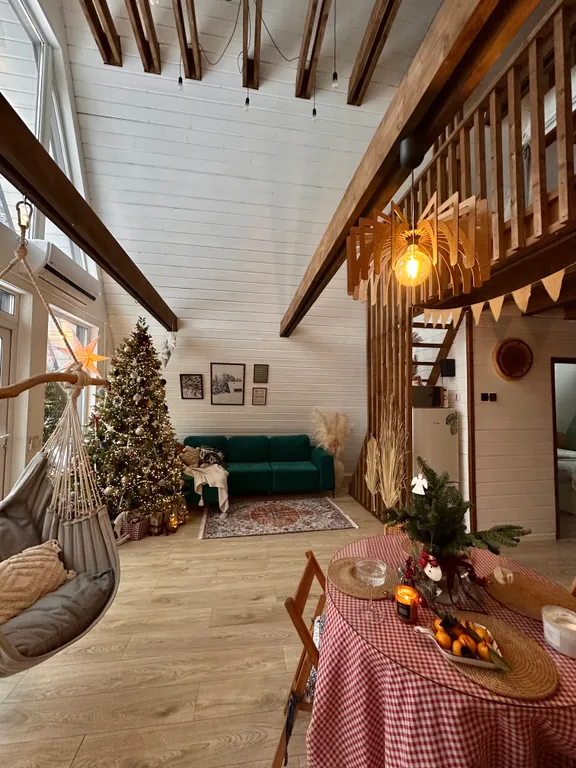 Большой уединенный A-frame в лесу с горячей купелью Фурако