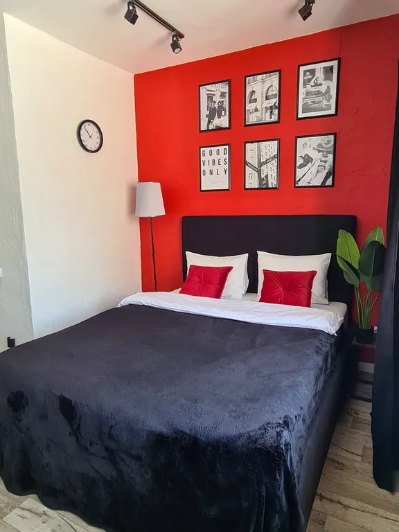 Студия с камином