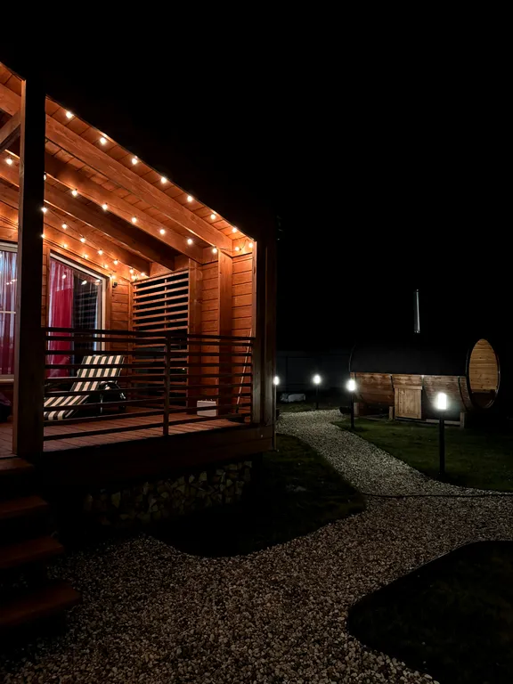 Дом с панорамными окнами на участке 10 соток