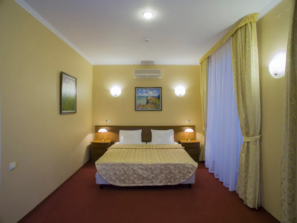 Квартира Простые покои с балконом — аренда посуточно в Алушта