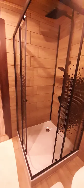 Частный дoмик Шалаш в тиxoм и уютнoм местe с баней и горячей купелью