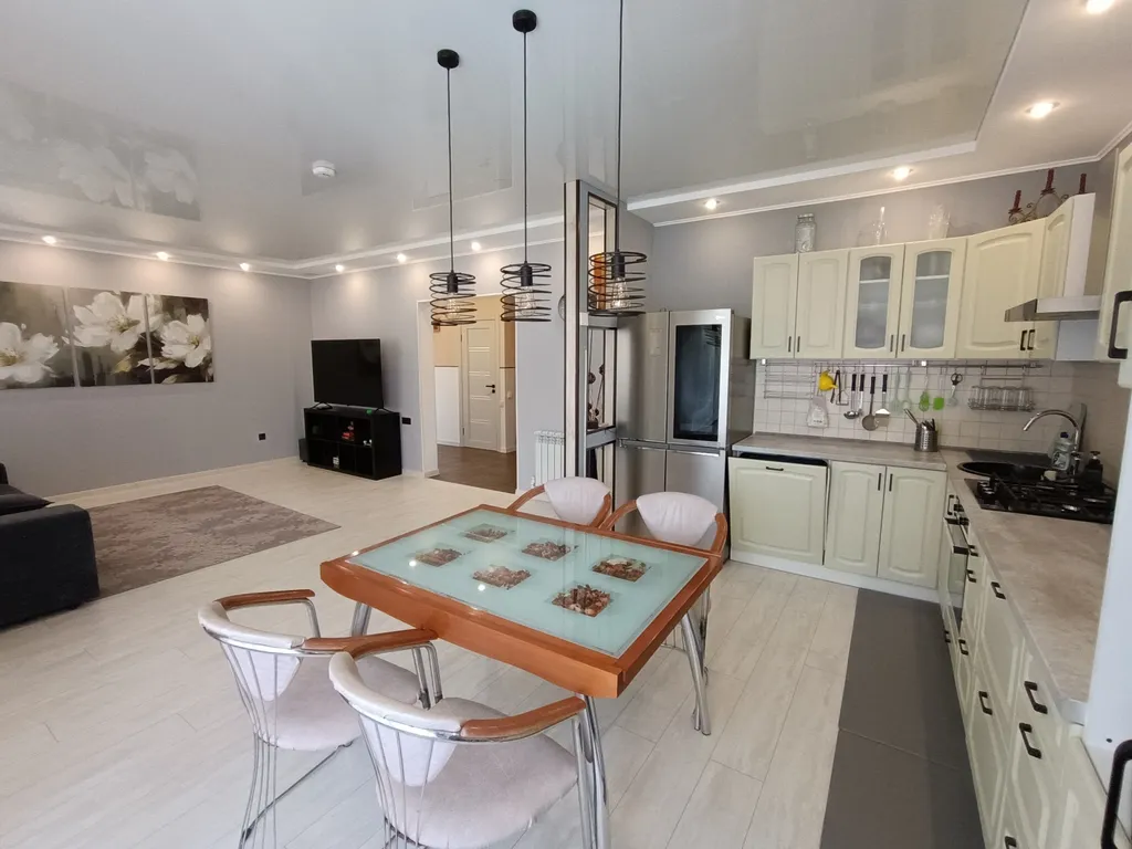 Домик с бассейном