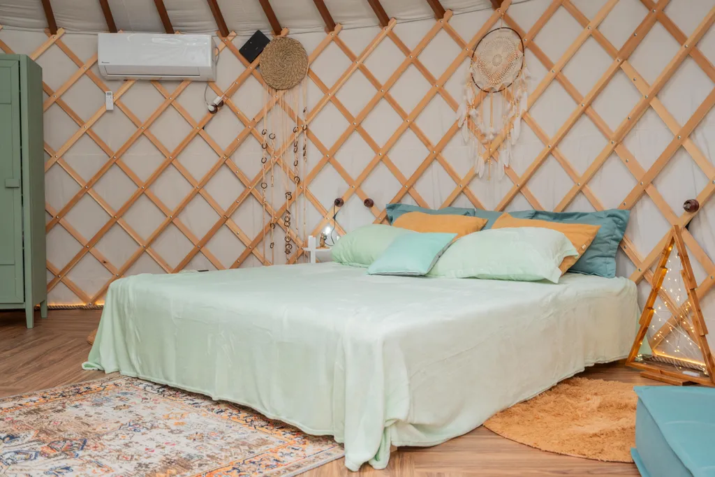 Глэмпинг в лесу