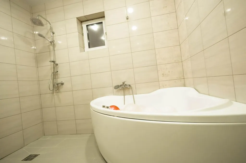 Агроусадьба с баней, на реке Птичь под Минском, с прудом