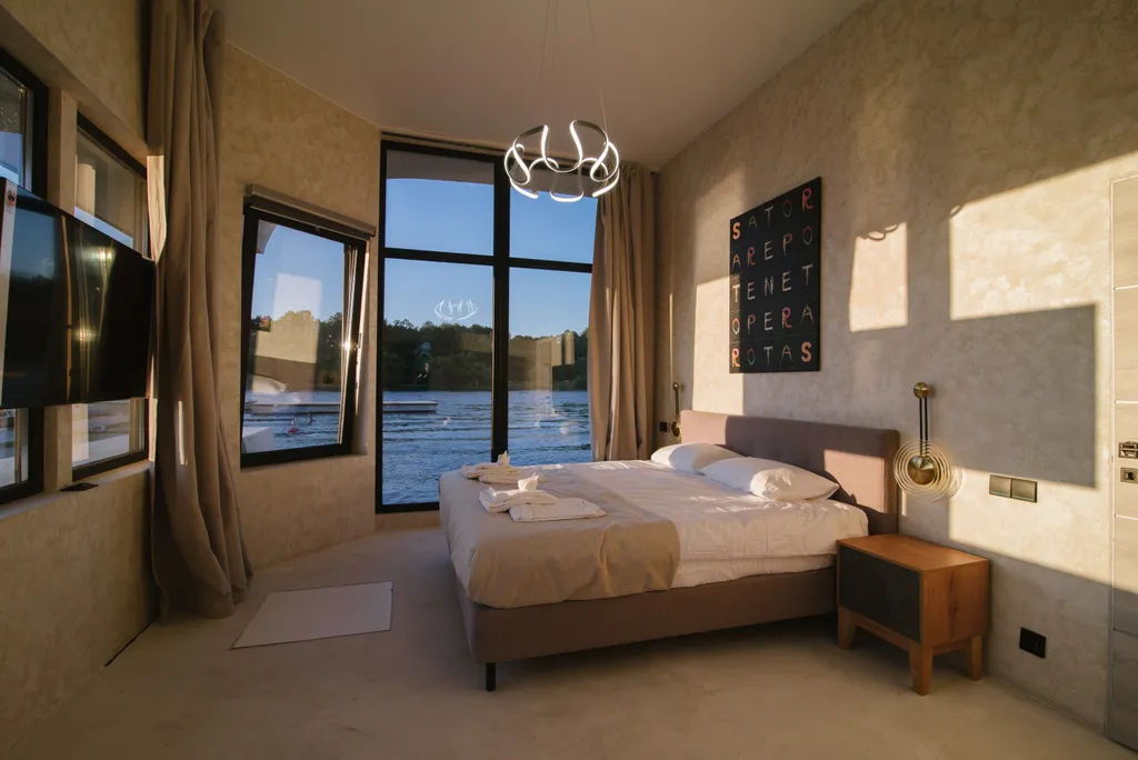 Дом на воде на Крестовском острове