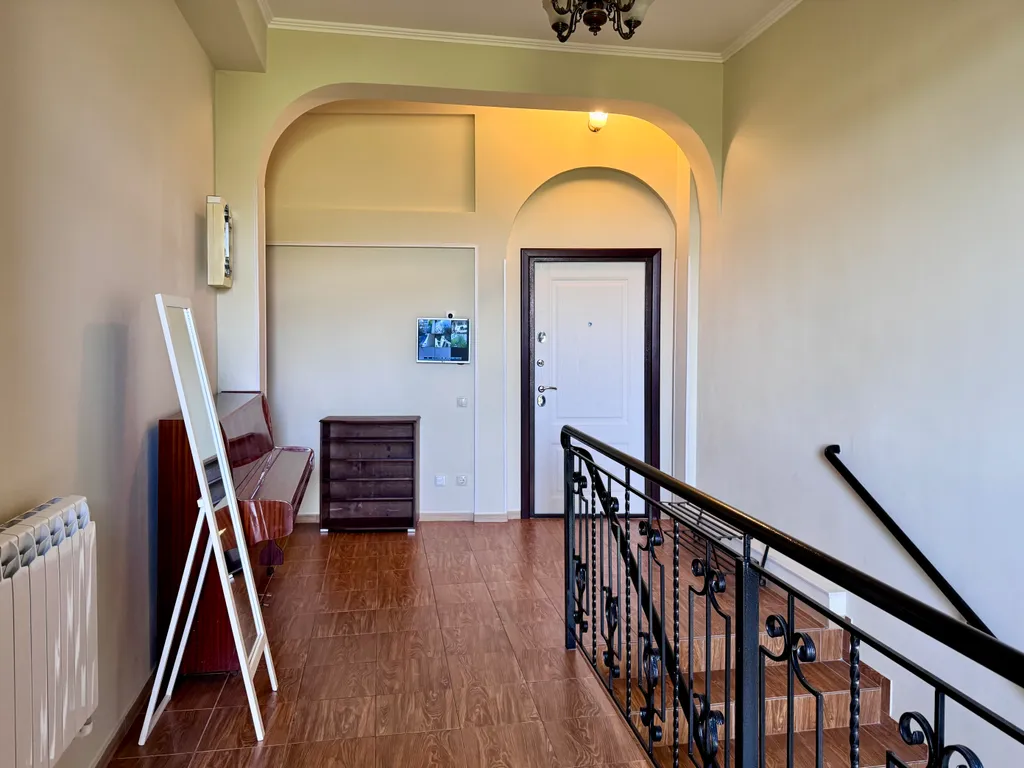 3-этажный дом с садом недалеко от моря