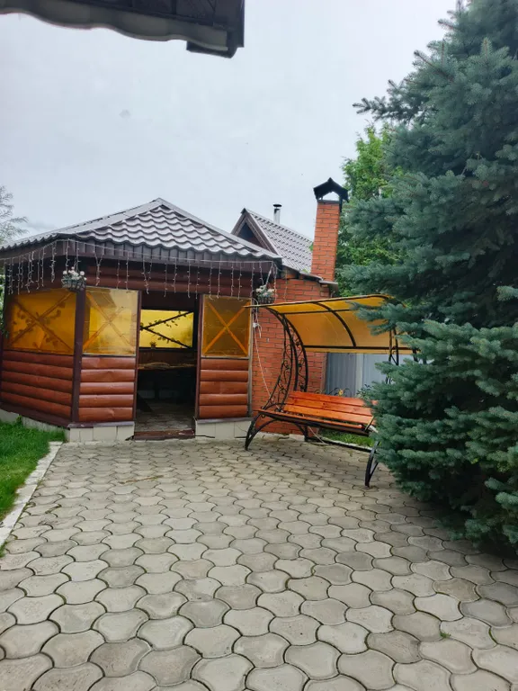 Дом коттедж в черте города