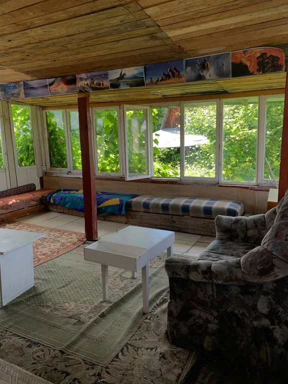 Большой дом с бассейном и диско, в ретро стиле около аэропорта Минск