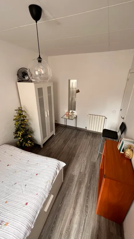 Комната около парка Монтжуик в центре