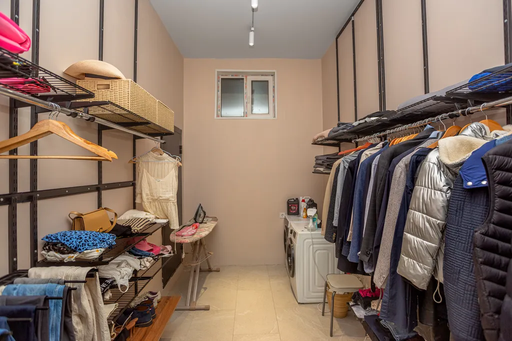 Коттедж Эксклюзивный дом с бассейном (район Ботанического сада) — Владивосток