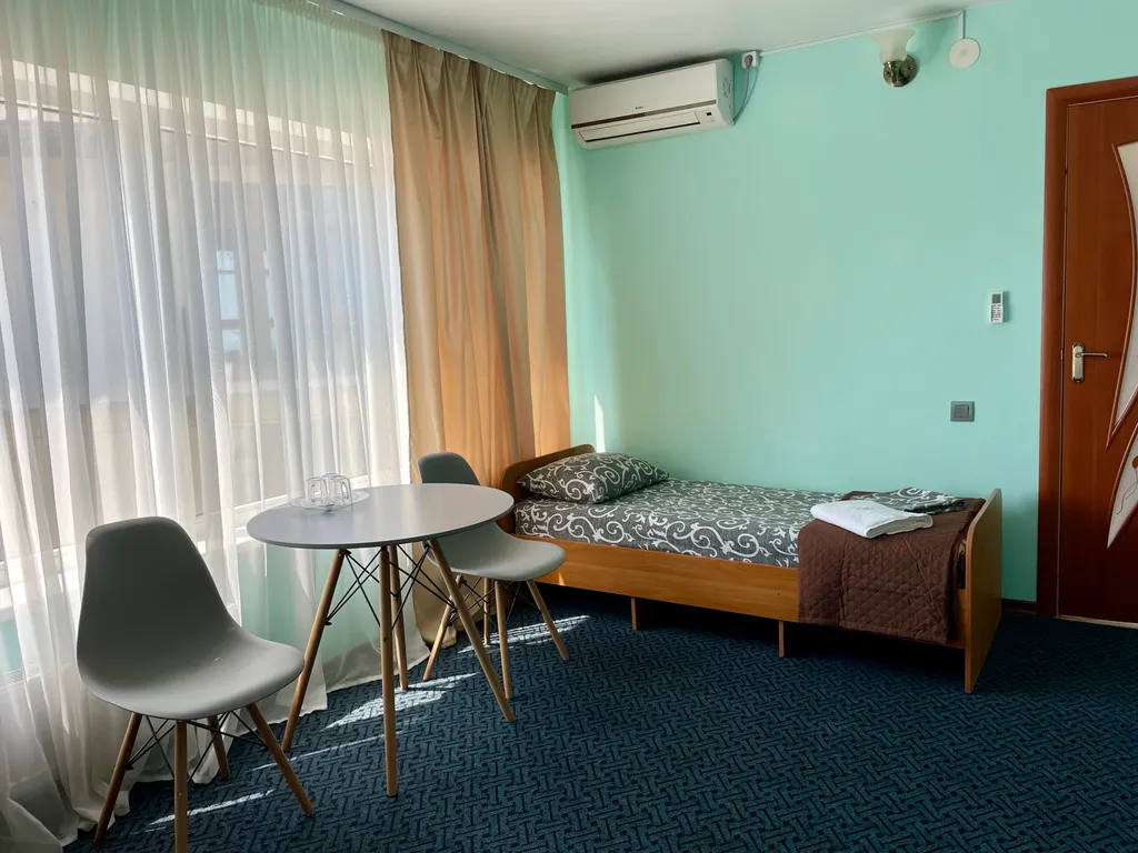 Просторный 4-х местный номер с двумя спальнями на 1-й линии