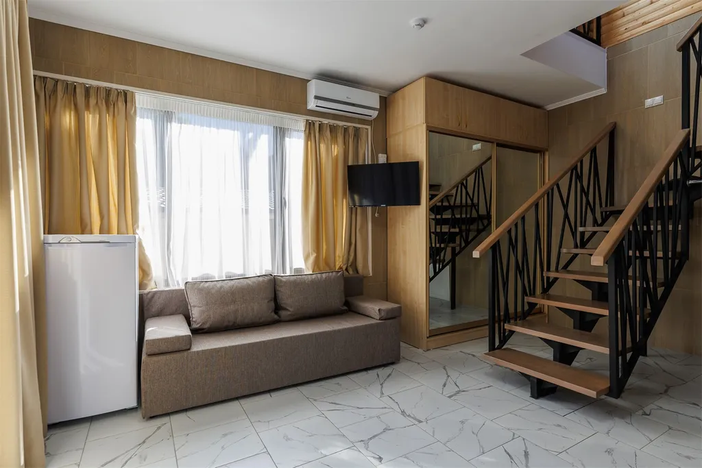 Двухэтажный коттедж, бассейн