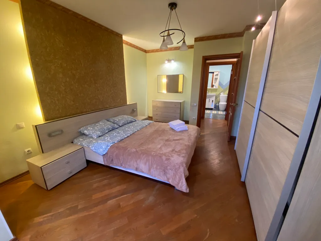 Двухкомнатная квартира рядом с АРТ квадратом