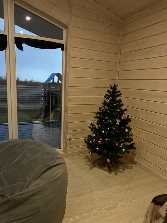 Домик с видом на озеро