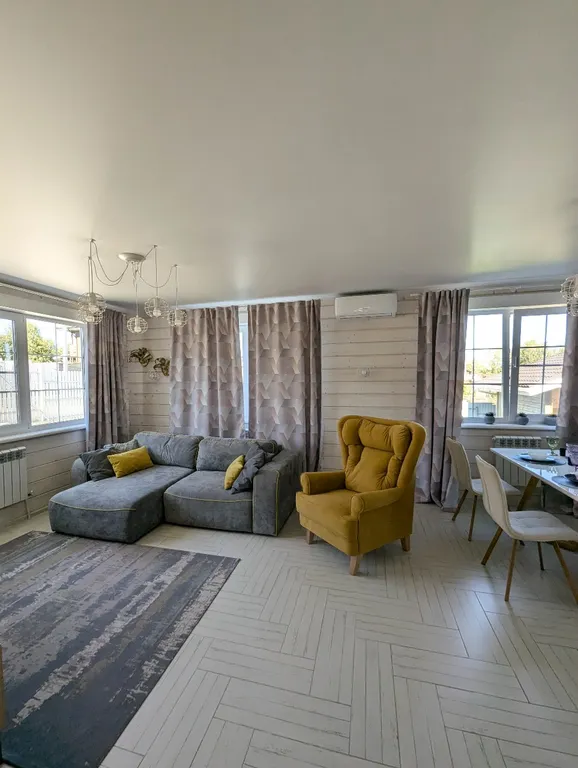 Дом рядом со склонами