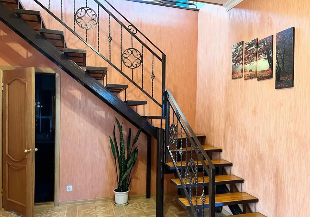 Два этажа с отдельным входом в уютном доме в ущелье рядом с озером