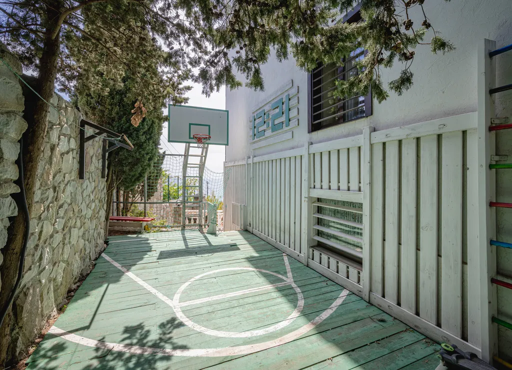 Красивый дом Азазель с сауной и с видом на море и горы