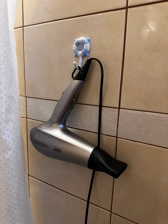 Отдельная комната со своим сан узлом в самом центре города