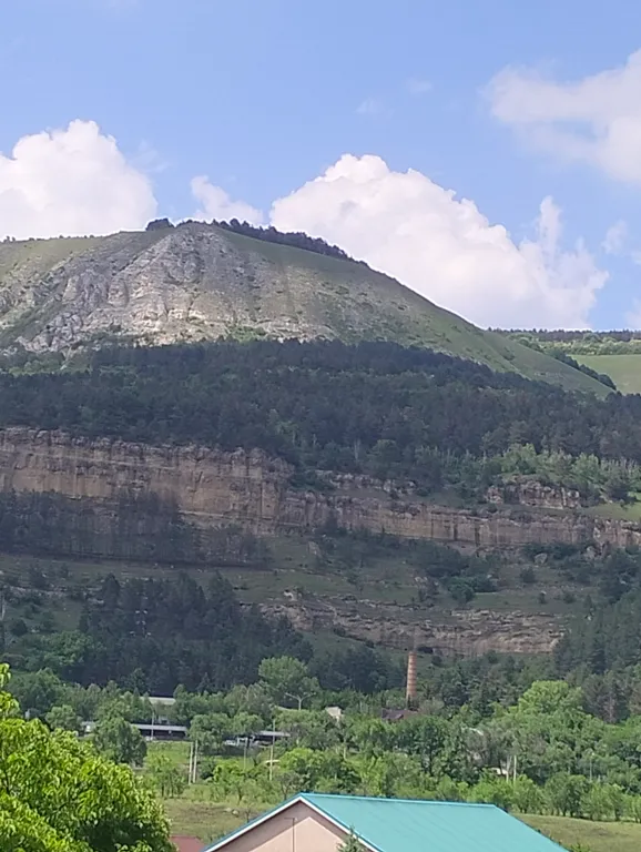 Уютный дом с цветами, видом на горы, мангалом