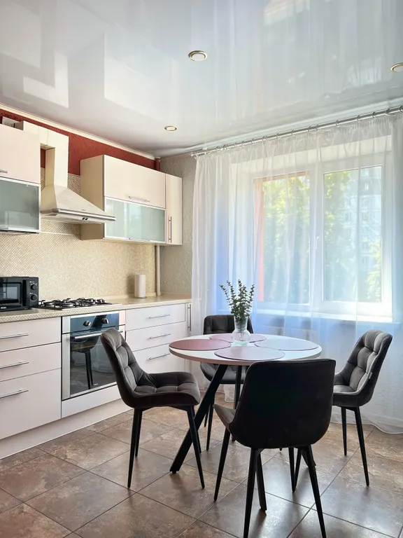 Квартира с лоджией рядом с центральным автовокзалом