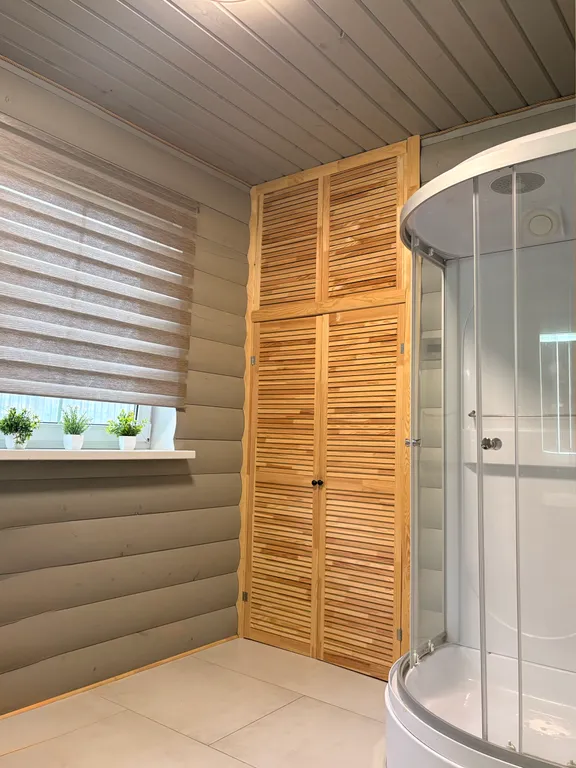 Дом с сауной и тёплым бассейном у пруда