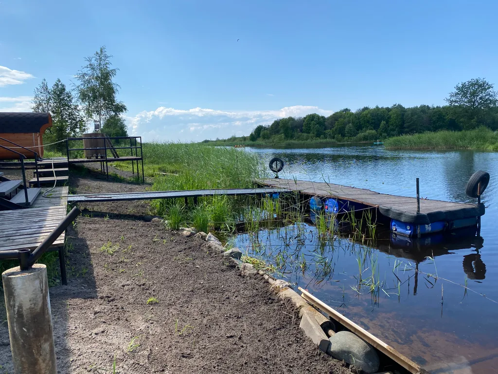 Дом с террасой на берегу реки Кобонка