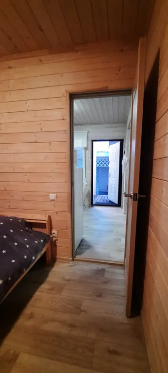 Коттедж с собственной территорией, большой беседкой и мангальной зоной