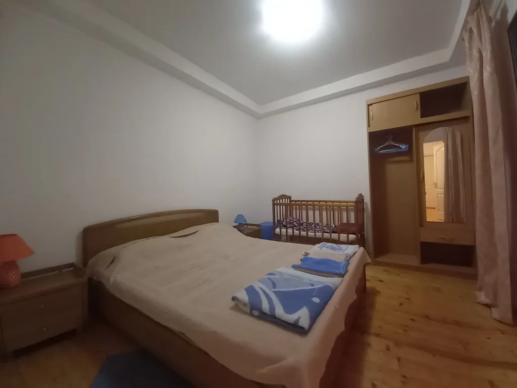 Часть дома с зеленым двориком на Косе у моря