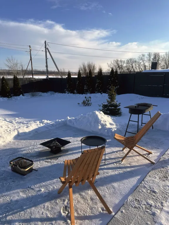 Дом у берега озера