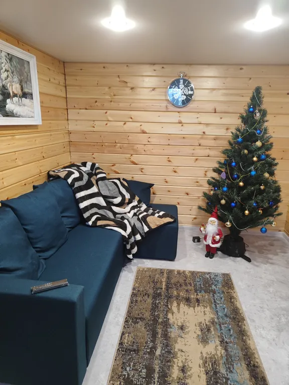 Коттедж Уютный дом в лесу — Деревянное