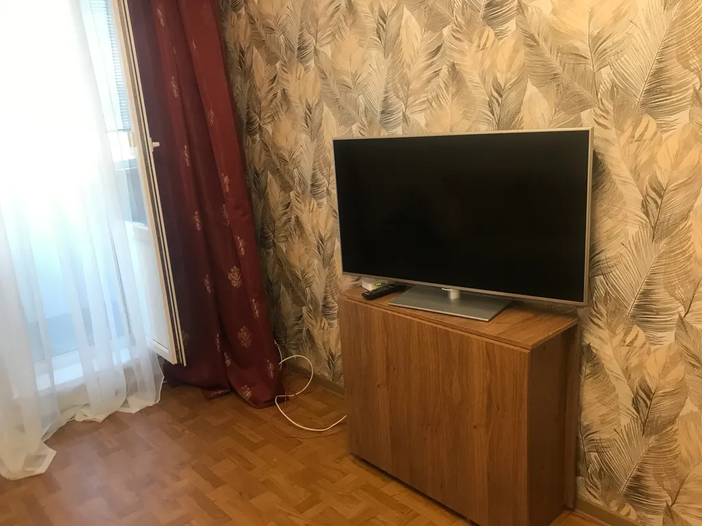 Уютная двухкомнатная квартира в центре ! Водстрой! 
Горячая вода есть!