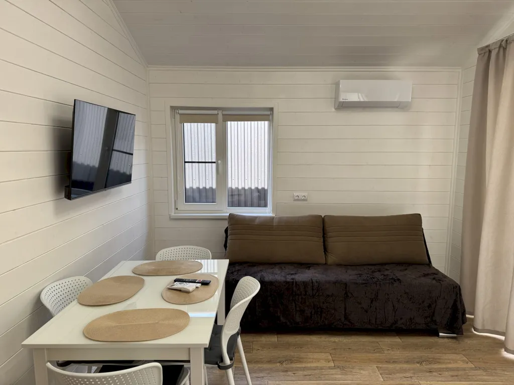 Коттедж Коттедж Деревянный Барнхаус с террасой и парковкой - 7 минут до моря — Геленджик