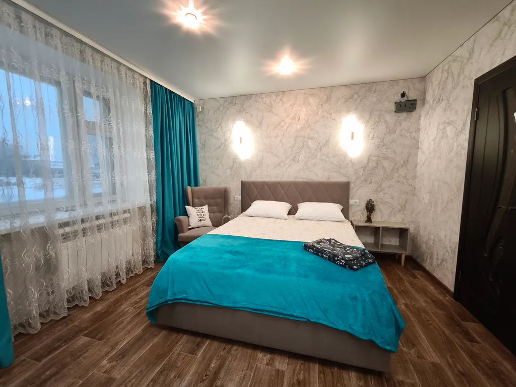 Просторная квартира через дорогу от территории монастыря