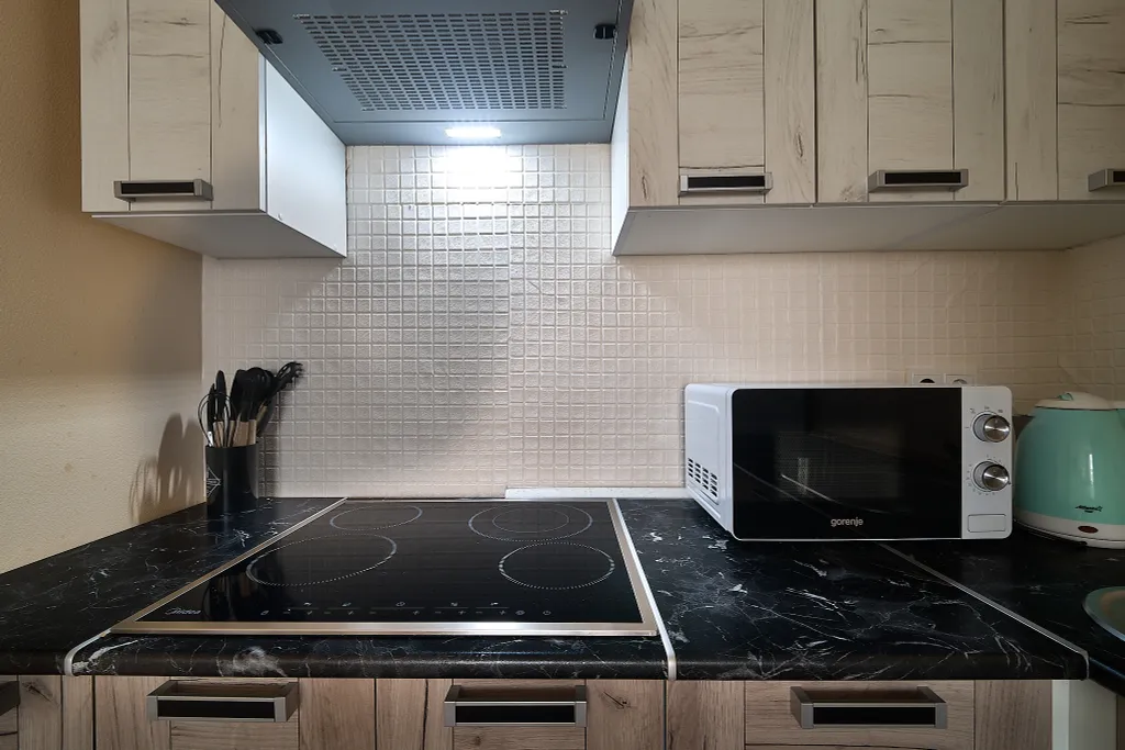 Уютная евродвушка с кроватью и диваном