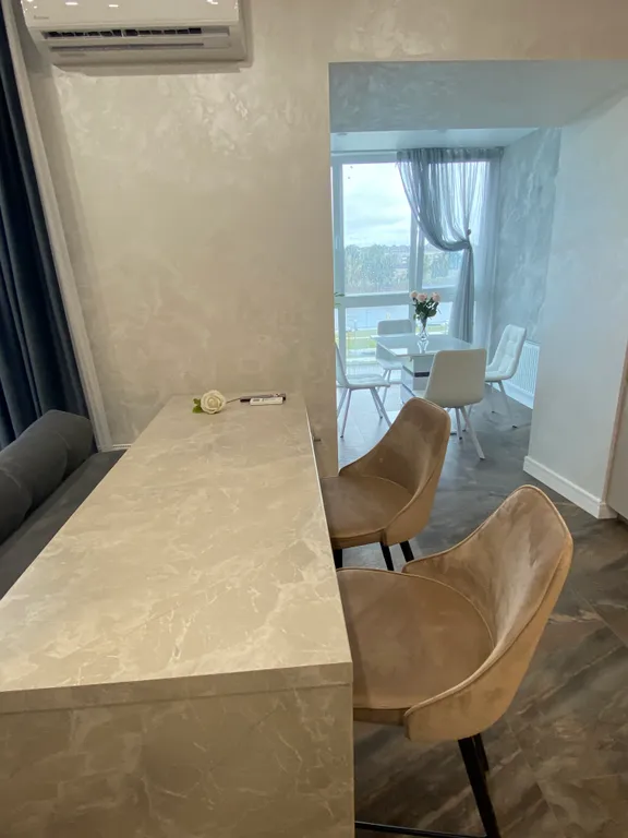 Чашечка кофе с видом на башни Кремля