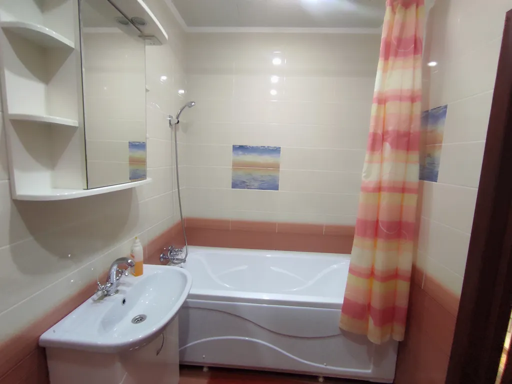 Просторная 1-комнатная квартира в Изумрудном