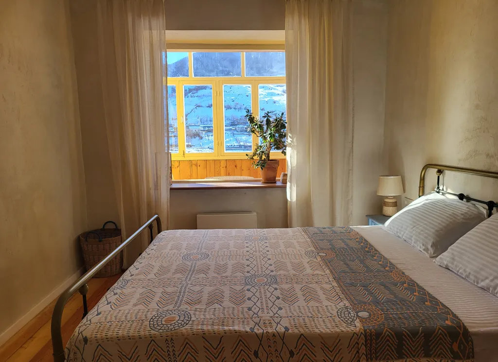 Квартира с видом на реку и горы