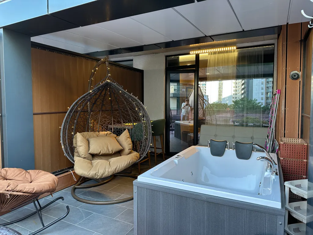 Апартамент с джакузи и большой верандой у моря