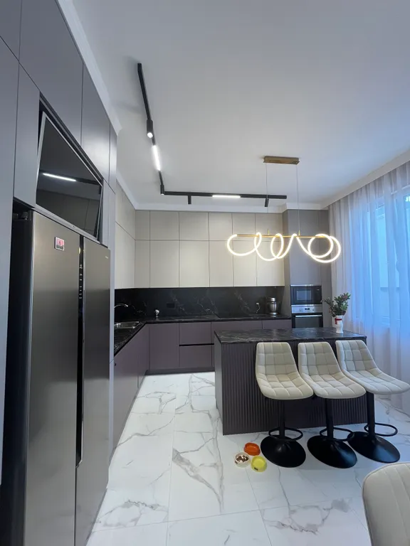 Новый дом с бассейном