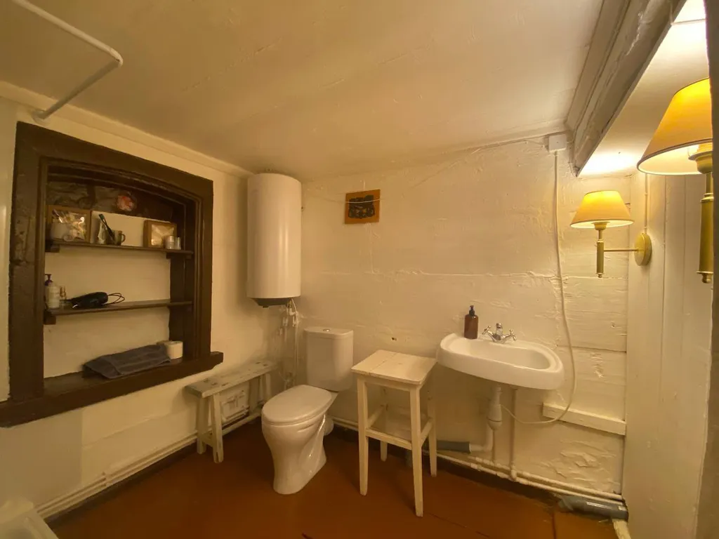 Восстановленная уютная русская изба со всеми удобствами