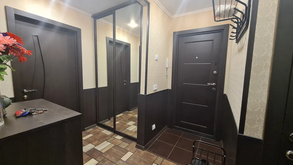 Уютная комната на красной линии