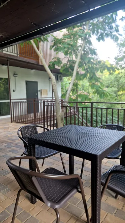 Комната в доме в лесу у моря