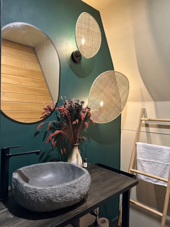 Уютный дом в сосновом лесу