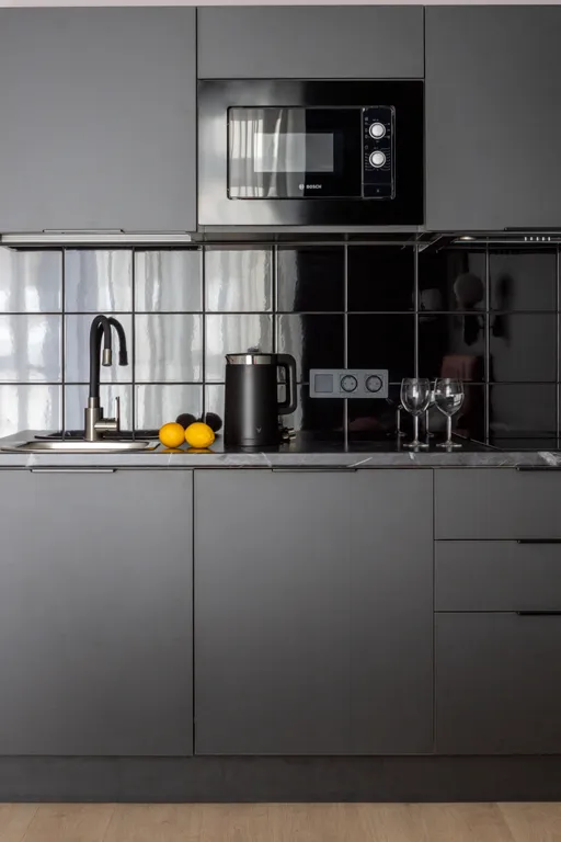 Современная студия с балконом и панорамными окнами у острова Канта