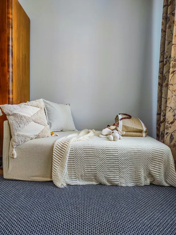 Уютный дом с беседкой у реки в тихом месте