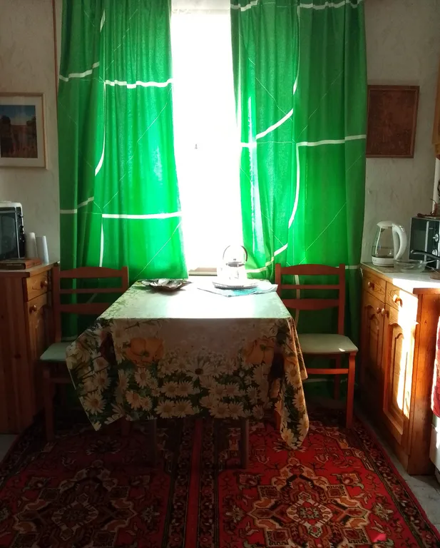 Лесной домик за рекой