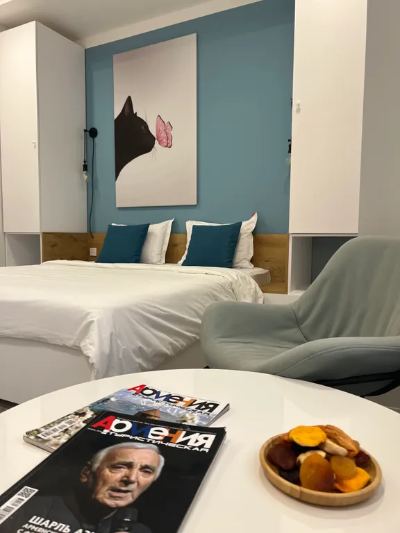 Студия с балконом рядом с Площадью Республики