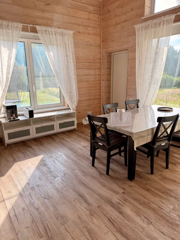 Домик с озером