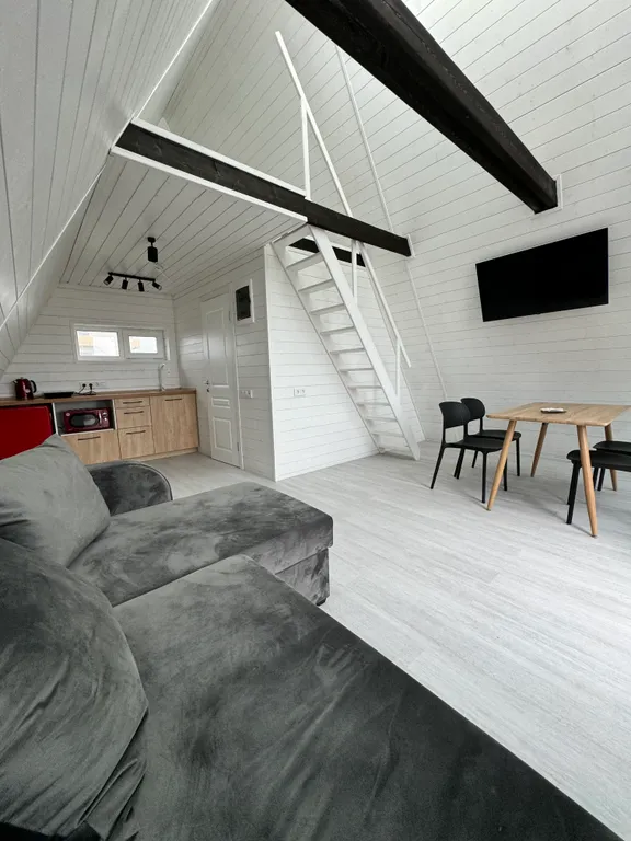 Глэмпинг А-фрейм с видом на море и теплым бассейном